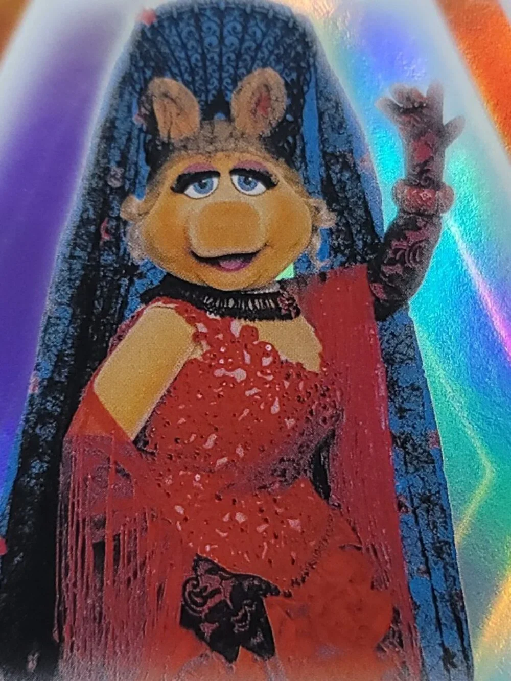 Miss Piggy Topps 2026 Disney Neon Holo Parallel Refractor Limited 11/99 - Picture 2 of 5